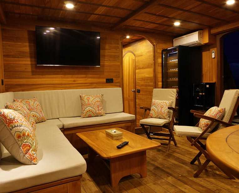 Comfortable-Inside-Lounge