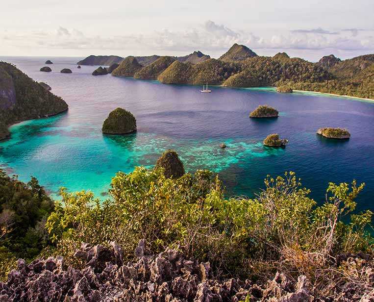 Discover-magnificent-lagoons-and-bays