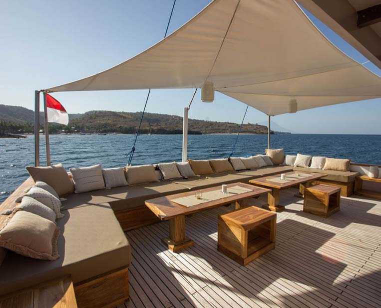Large-Relaxing-area-on-the-stern