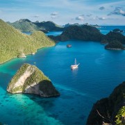 Cruise-Raja-Ampat-archipelago thumbnail