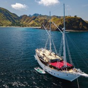 Join a Cruise in Komodo, Raja Ampat or Banda sea thumbnail