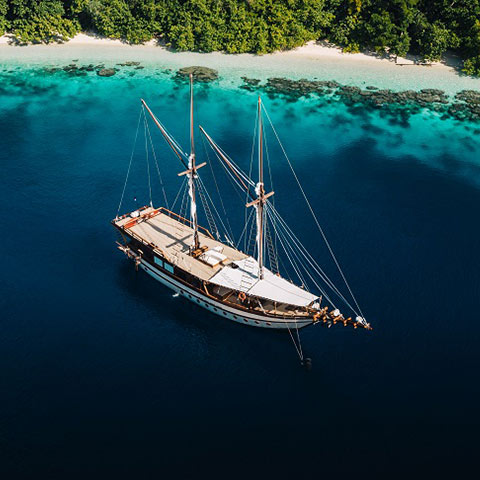 Private boat for Honeymoon